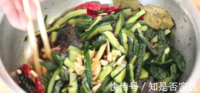 做法|腌制黄瓜条时,别只会加盐了,40年大厨教你秘制做法,香脆好吃