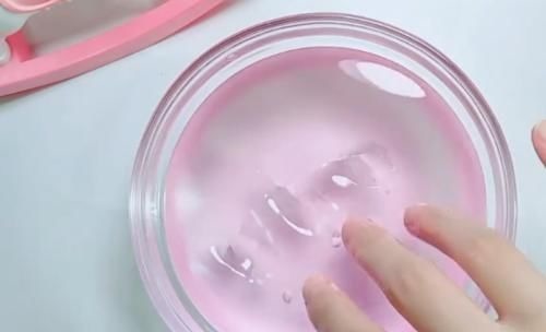 毒玩具|有毒的玩具:孩子喜爱的“假水”,是解压神器还是“坑娃神器”?