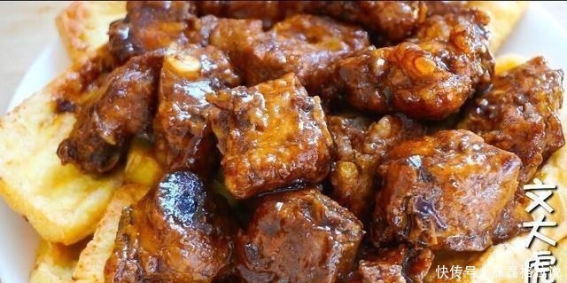 吃了30年排骨,这个做法最香了,不用炒不用煮,上桌骨头都啃了