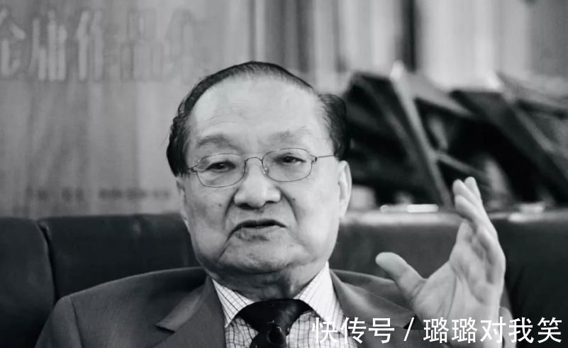 易中天$余秋雨的文学水平如何?易中天的评价很犀利,金庸的评价则很幽默