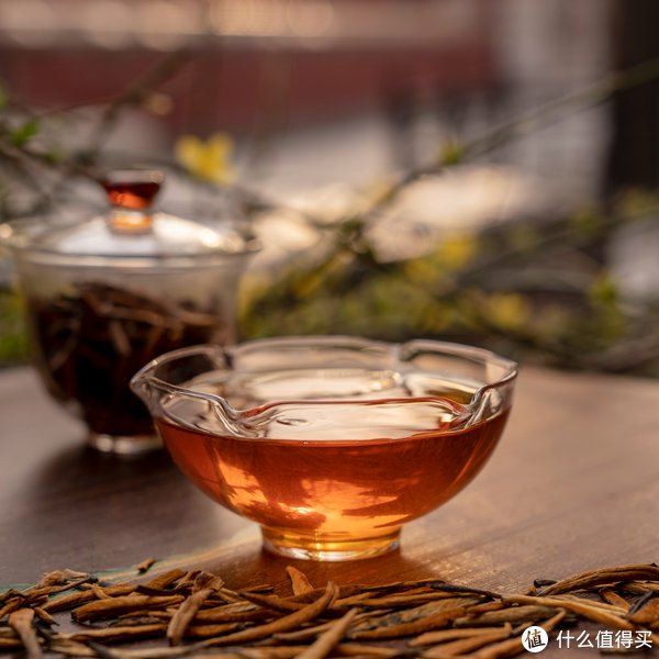 每日风物 篇八：这杯茶雍容旖旎的样子，像晚唐的余晖