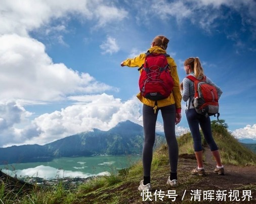 背包客！为何中国人出门都带行李箱，而老外出门只背包原因竟是这个