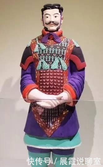 秦始皇五彩军团出土时,考古专家眼睁睁瞬间变色,绿脸俑独一无二