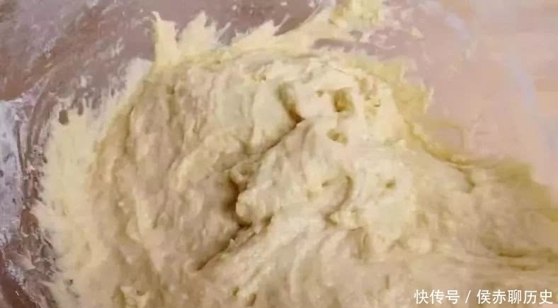 玉米面|“玉米面”新做法,2个鸡蛋,一碗水,不沾手不揉面,出锅比肉香