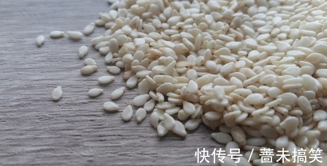 钙质|骨科医生提醒：50岁以后，常吃3种食物，骨骼或能“坚硬如钢”