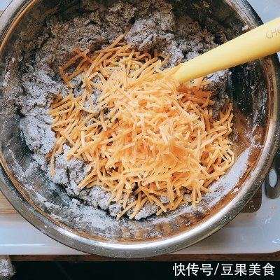 苏打面包|「又快又丑又好吃」黑胡椒车达芝士爱尔兰苏打面包