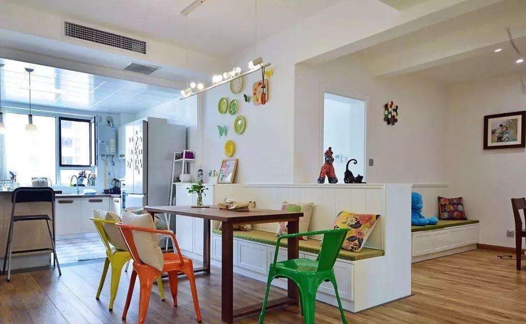 卡座|家里不要买餐桌了,头一次见到有钱人家这样设计,不得不感叹聪明