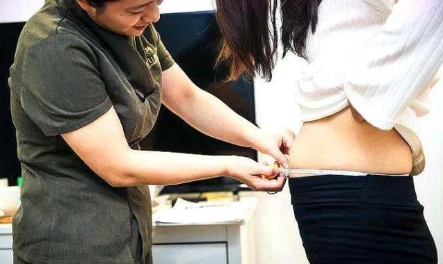 减肥期间|别把减肥想得太难！抓住这2个黄金减肥时间，体重悄悄降下来！