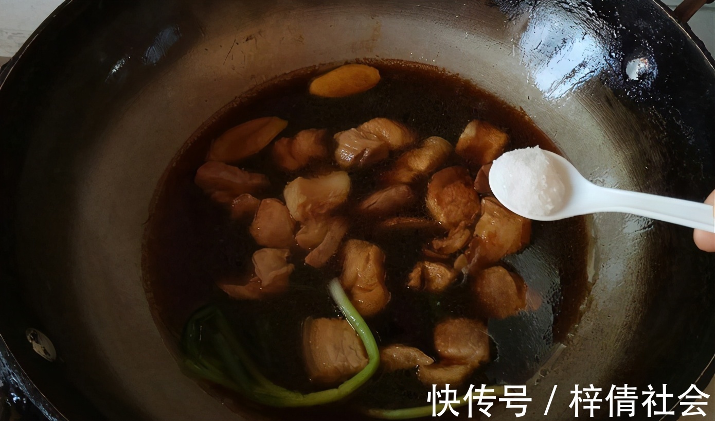 萝卜|萝卜和五花肉一起炖，软烂可口鲜香入味，肉香四溢
