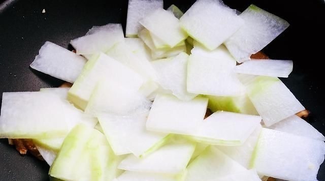 香菇条|天热，最该吃的不是丝瓜，而是这菜，隔天吃1次，又瘦又美过夏天