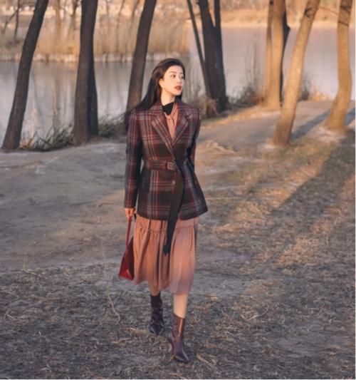 这5组莫兰迪配色穿搭，适合黄皮肤女生的搭配，温柔显白又显高级