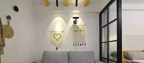 收纳|65㎡小户型客厅加隔断,超强空间利用率,素白雅致,仿佛多套房