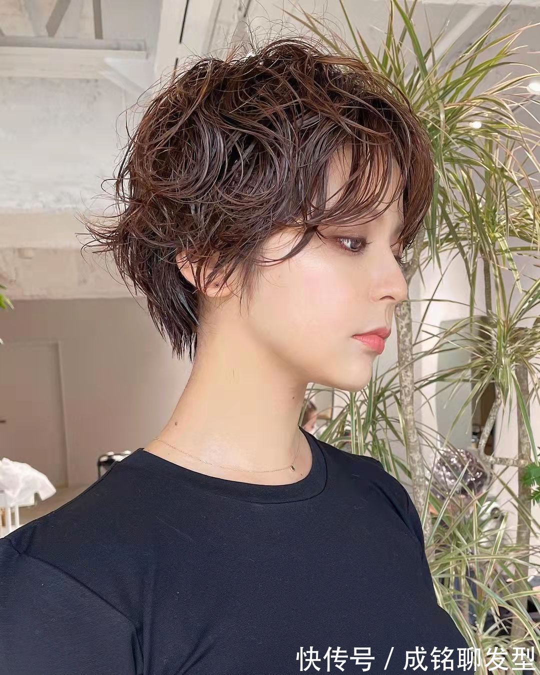 剪发|换对“精灵系”短发有多美,看完这8组对比就知道,小脸又减龄