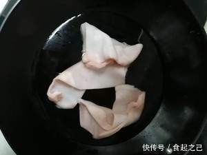 东北名菜—肉皮冻,调制醋蒜汁一口一个,老少皆宜