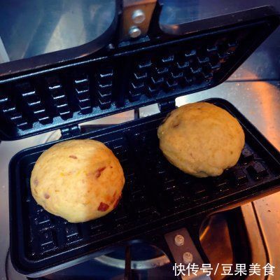 甜美又补钙的蜜豆奶酪夹心华夫饼