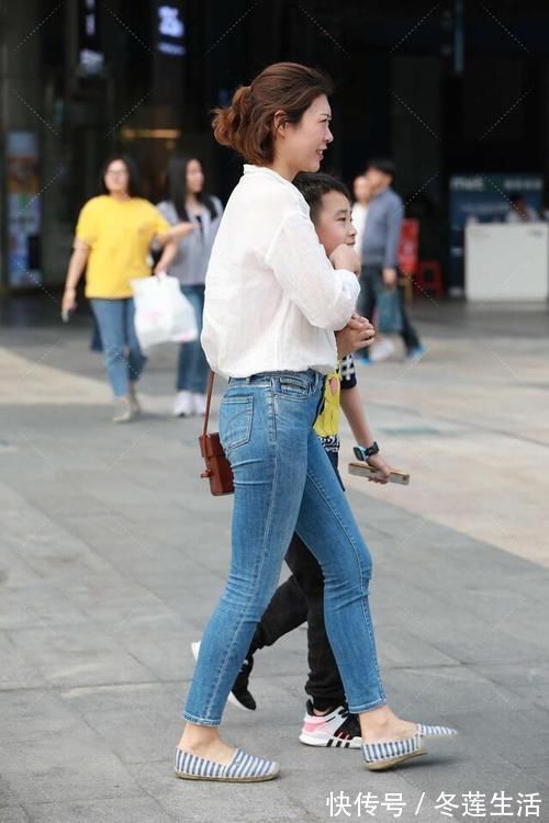 牛仔裤 白衬衫与牛仔裤的穿搭,职场达人穿搭,简单大气时尚自然