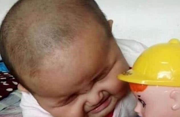 小丽|宝爸给儿子买了个玩具,每次拿出来孩子都哭,宝妈知道原因后笑喷