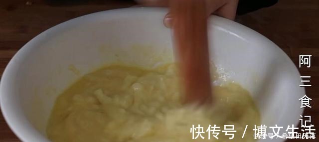 小饼|山药别再炖了,加2个鸡蛋,教你1个新做法,出锅比吃大鱼大肉还香