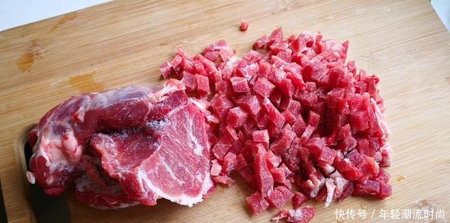 用水|冰箱拿出的冻肉,最忌直接用水冲,教你一妙招,吃着和鲜肉一样香