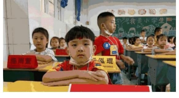 连名带姓|小学生姓名因简单走红,连名带姓仅有2笔,网友:有直线也有弯钩