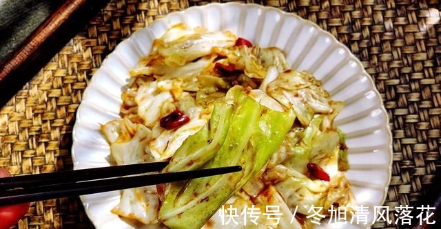 水晶球|清新爽口,干香脆嫩的手撕包菜,学会之后,家里又多一样好菜!