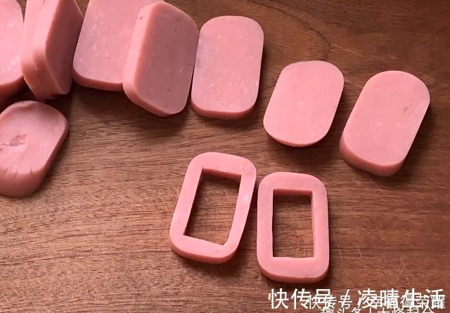 剩米饭别炒着吃了,简单做法方便有食欲,早餐孩子吃上瘾