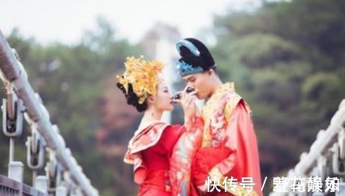 红豆生南国#宋朝有一首绝世情诗,顺着读是男人犯相思,倒着读是女人犯相思