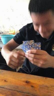 |搞笑GIF:见过荡秋千的,没见过骑摩托车荡秋千的