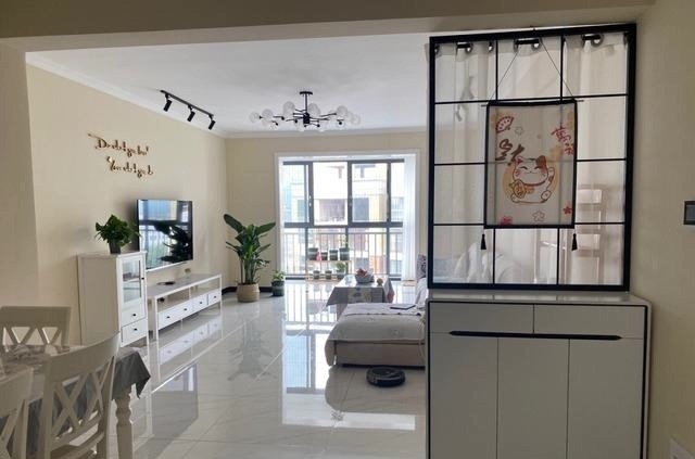 装修|越来越多人不做吊顶,不做电视墙,看看她家装修,简约又漂亮