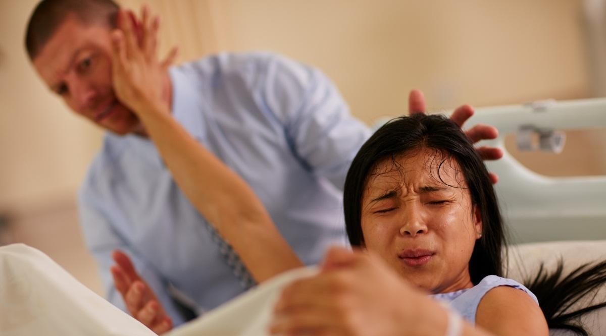 姐妹|双胞胎姐妹,一个顺产一个剖腹产,如今差距看得见