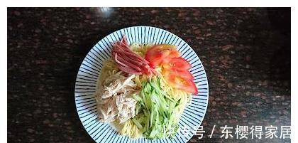 鸡胸|天热，这面我家每周至少做三次，比吃炸酱面还过瘾，每次都吃撑！