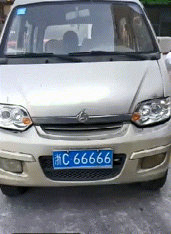 |搞笑GIF:女朋友很漂亮 就是脑子有点不好使