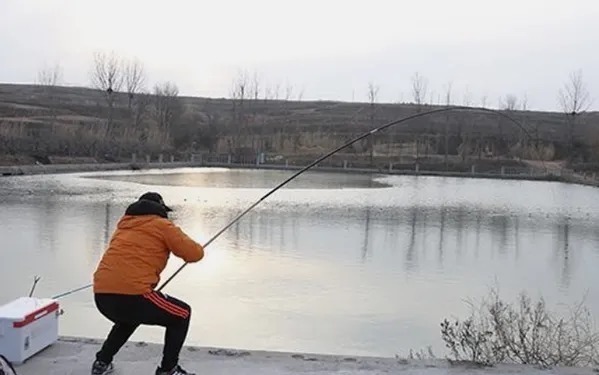 老司机这3个“点子”,果然好用又简单,鱼竿卡节,1分钟就能搞定