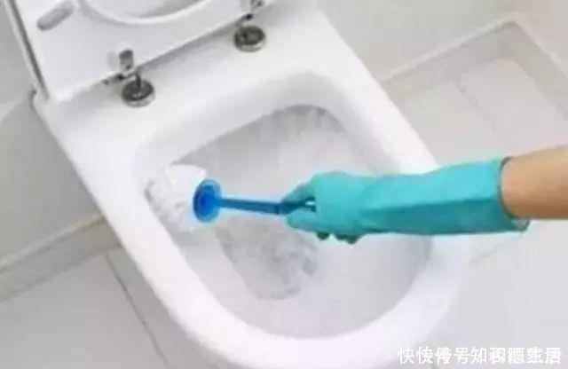 家里卫厕所异味太重，学会这招，一年四季都没有异味，真实用