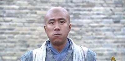 大臣们!朱元璋作一首诗, 前两句一出哄堂大笑, 念完后两句鸦雀无声