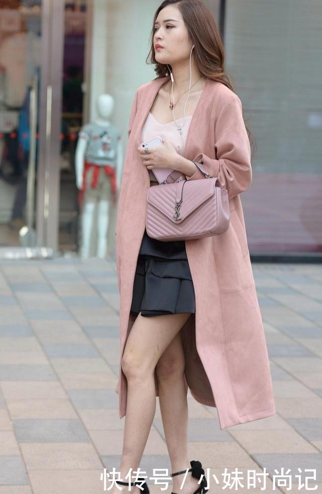 美女们搭配一件毛呢大衣, 保暖御寒还特别有档次