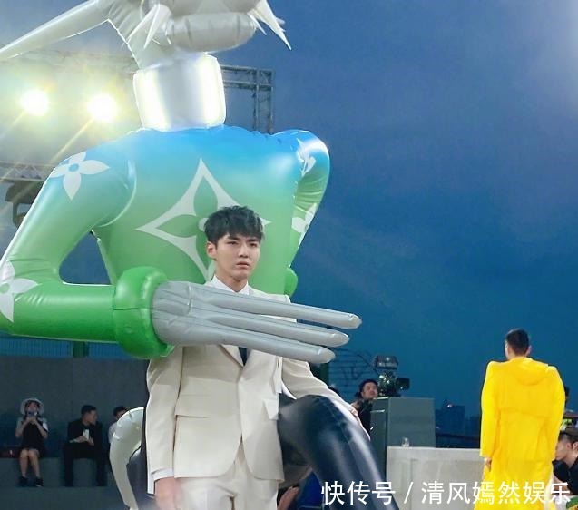 体验馆 吴亦凡被芒果台抢去,搭配杨超越开潮流体验馆,难怪缺席新说唱