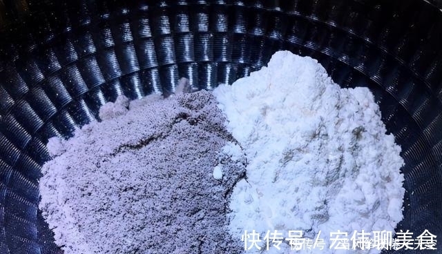 黑芝麻|冬天,女人要多吃黑芝麻,简单一蒸暄软香甜,我隔两天就要吃一次