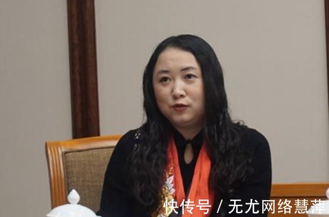 凰权|她是知名的美女作家, 生活中是一名女警察, 靠小说一炮而红