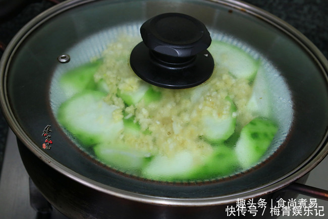 少女|闺蜜三天两头吃此菜,鲜甜多汁又简单,美白补水,40岁像少女