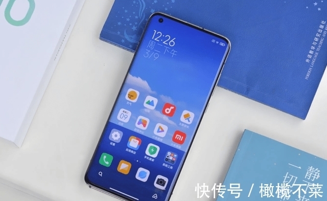 双曲面屏|从3299元跌至2769元,4780mAh+一亿像素,双曲面屏旗舰沦为中档机