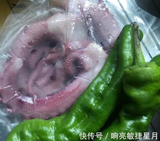 黑胡椒青椒炒章鱼，家常小炒，鲜香下饭！