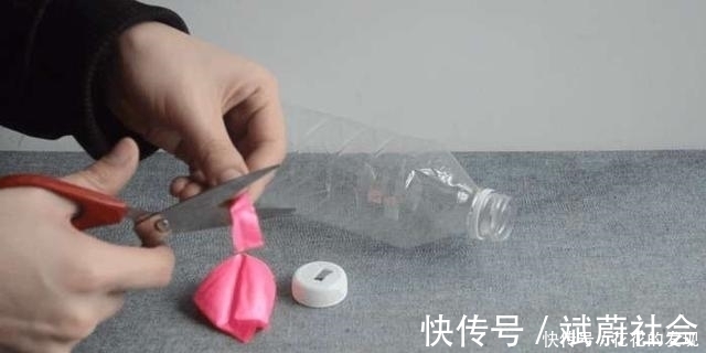 塑料瓶别扔了，小伙在瓶子上打两小洞，改造成打气筒，省钱又省心