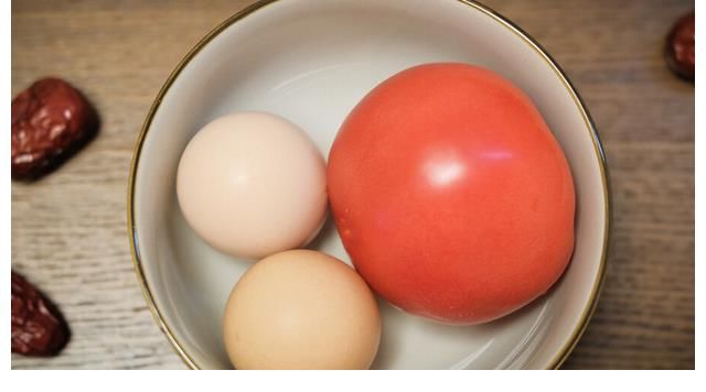 鸡蛋要不要放冰箱？分享一种保存技巧，简单实用，鸡蛋久放不易坏