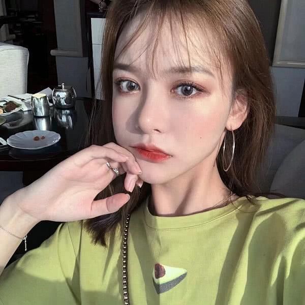 女生五官若有这“3标志”,天生就是“贵族脸”,不愁没人来表白