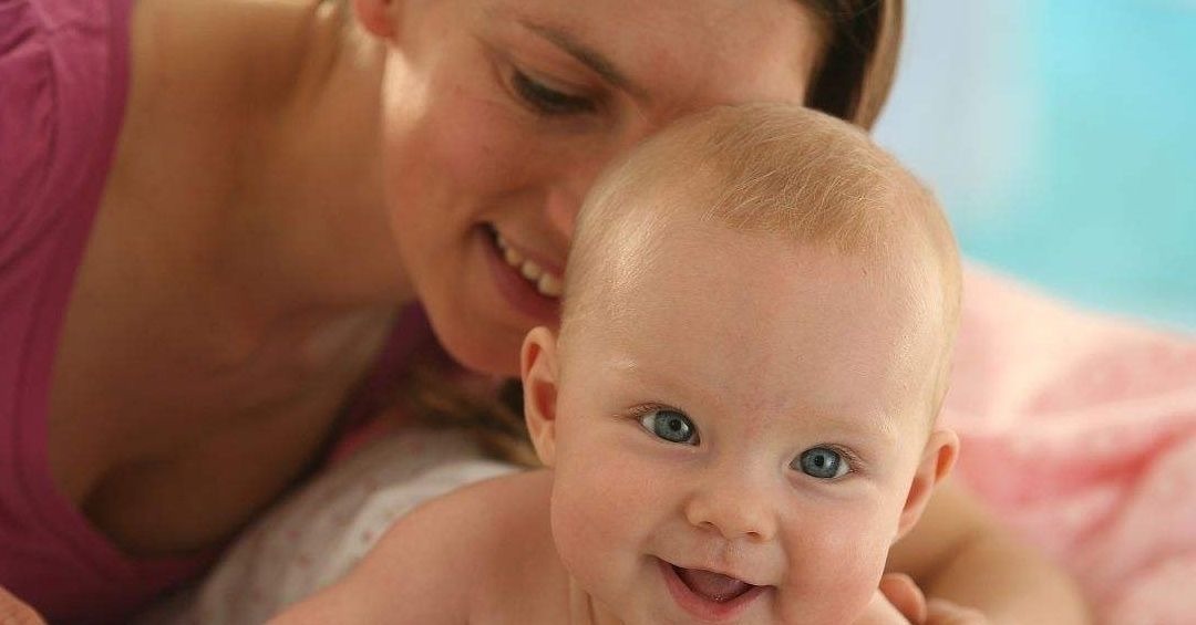 学习能力|宝宝有个动作会的越早,将来长大就更聪明,你家宝贝是吗