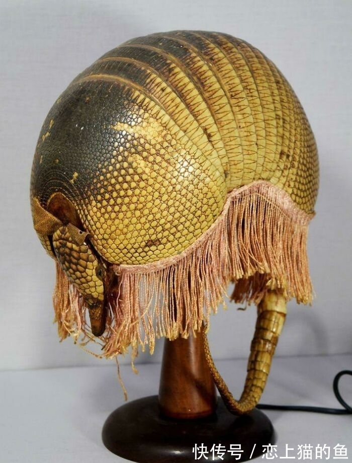 一双绣花鞋&35个国外的奇葩设计,用上万支烟做成地毯,网友:是艺术还是浪费