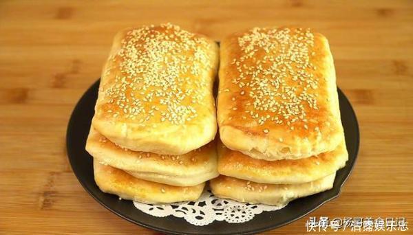  玉米油|想吃葱香烧饼不用买，教你在家自己做，外酥里软，咬一口直掉渣