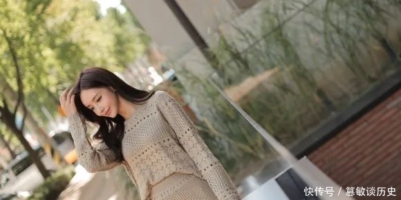 美图欣赏:孙允珠,午后麦穗色落叶粗针织及膝裙