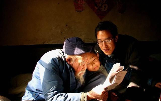 儿子|过年回家,奶奶逗孙子:不叫奶奶不给你住,孩子的话戳痛了她的心